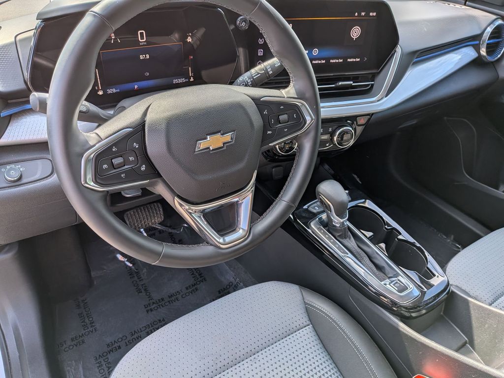 Thumbnail: 2025 Chevrolet Trax - 14