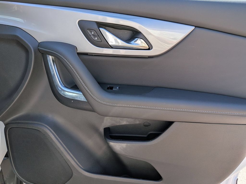 Thumbnail: 2025 Chevrolet Blazer - 33