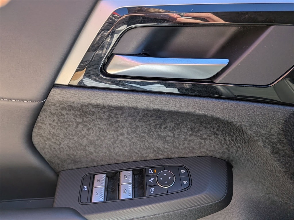 Thumbnail: 2025 Mitsubishi Outlander - 11