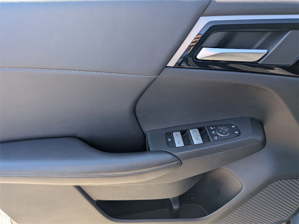Thumbnail: 2024 Mitsubishi Outlander - 11