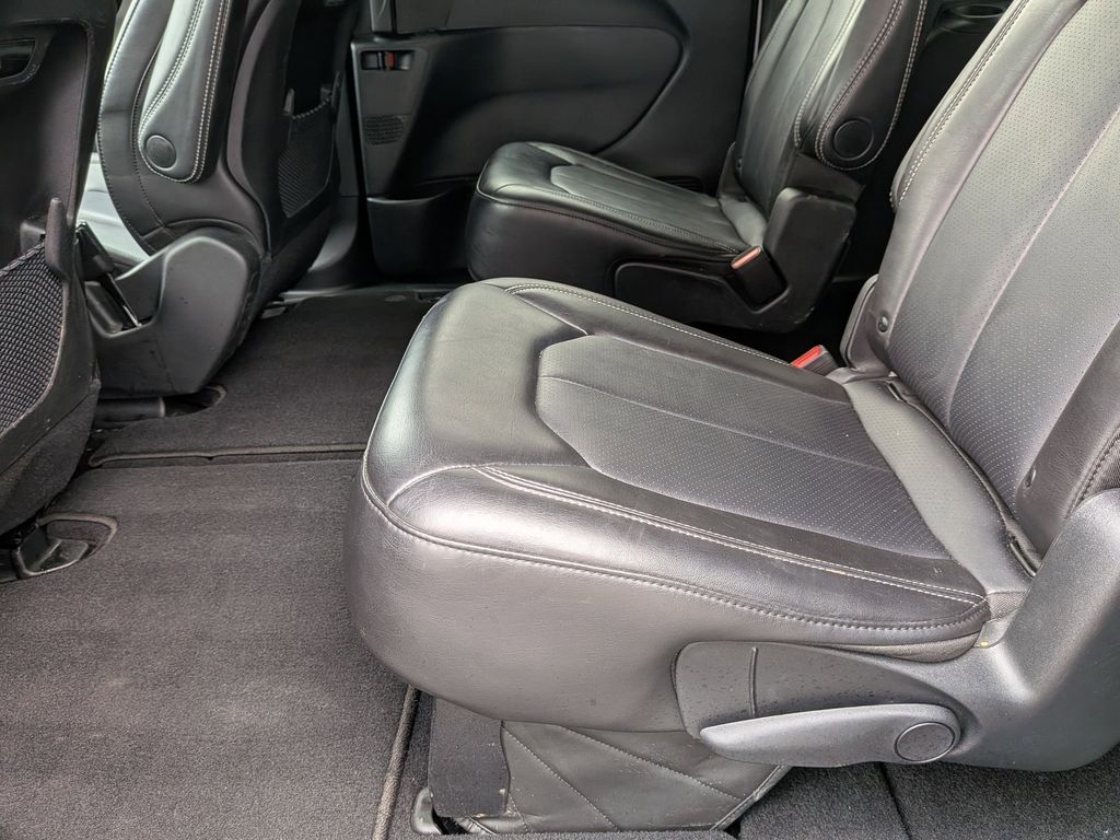 Thumbnail: 2025 Chrysler Pacifica - 25