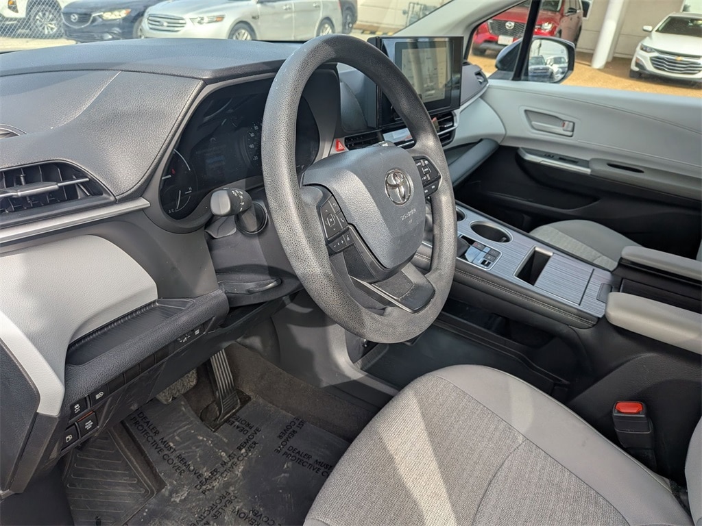 Thumbnail: 2025 Toyota Sienna - 15