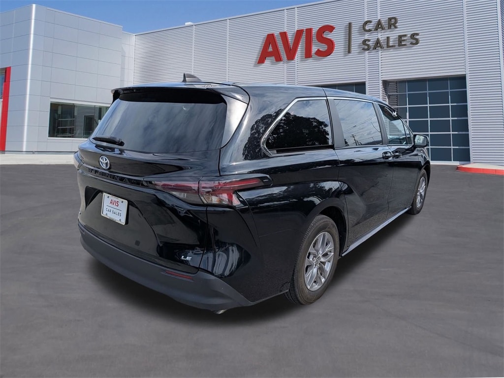 Thumbnail: 2025 Toyota Sienna - 10