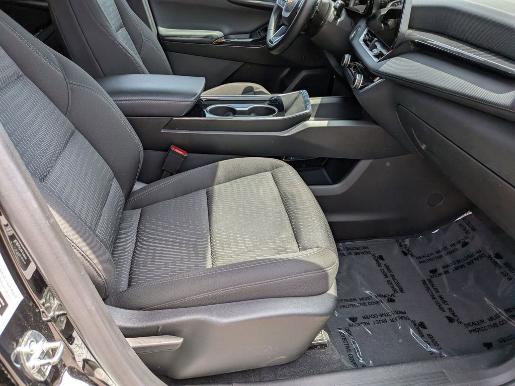 Thumbnail: 2025 Chevrolet Equinox - 25