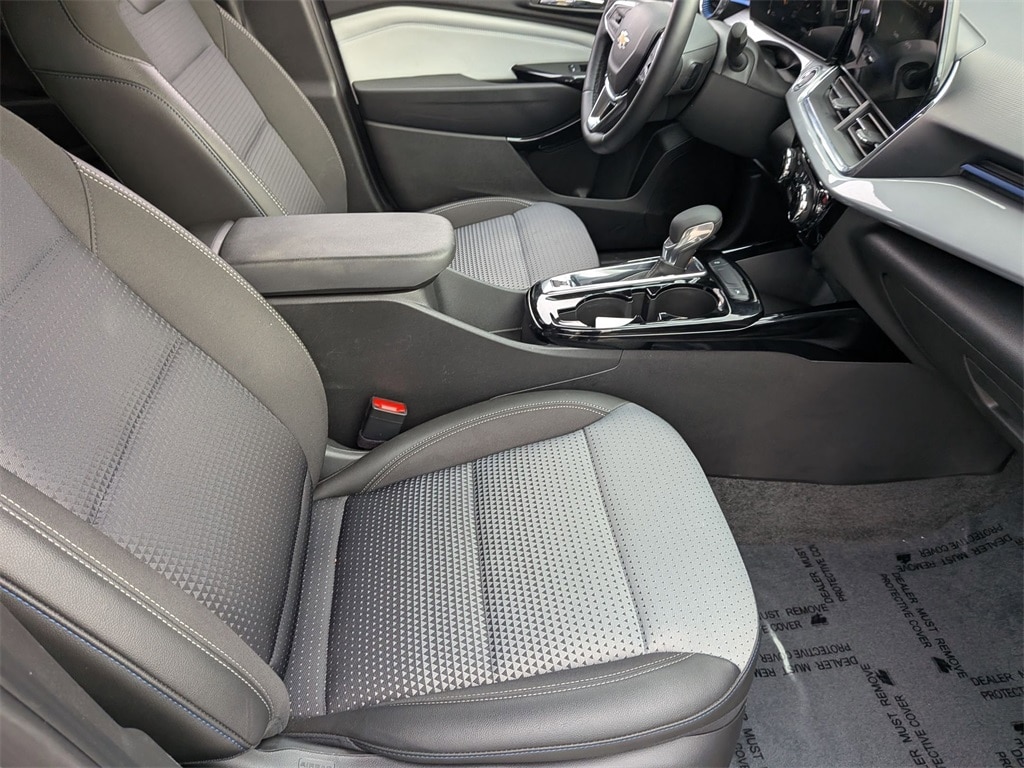 Thumbnail: 2025 Chevrolet Trax - 31