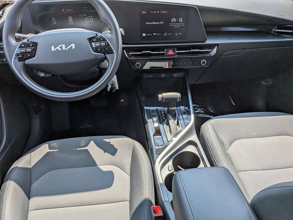 Thumbnail: 2025 Kia Niro - 24