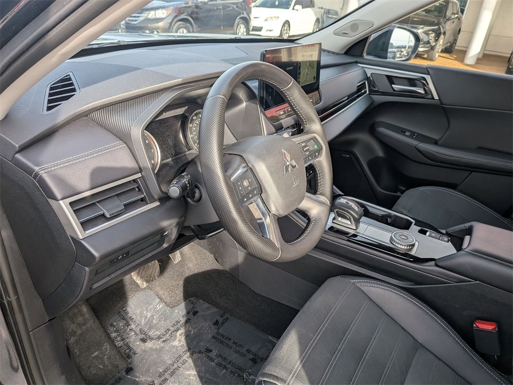 Thumbnail: 2025 Mitsubishi Outlander - 15