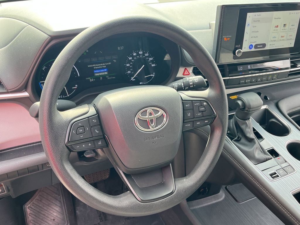 Thumbnail: 2025 Toyota Sienna - 22