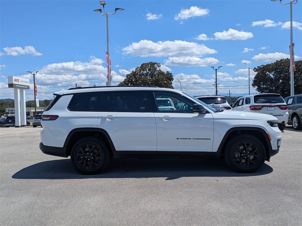 2024 Jeep Grand Cherokee Altitude photo 2