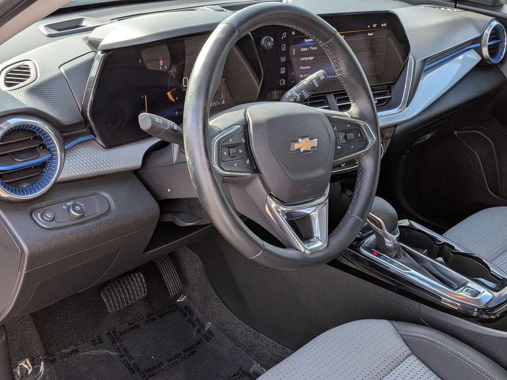 Thumbnail: 2025 Chevrolet Trax - 14