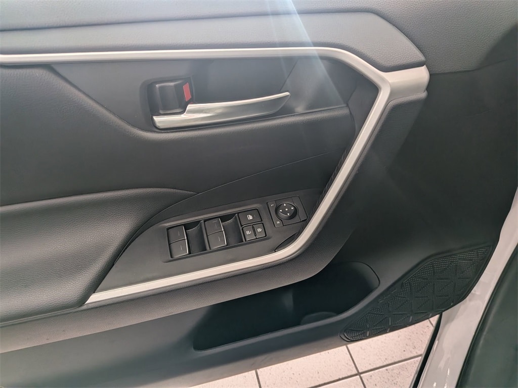 Thumbnail: 2025 Toyota RAV4 - 13