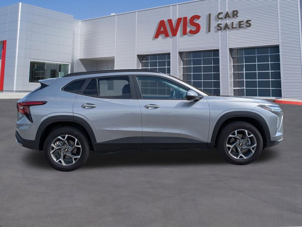 Thumbnail: 2025 Chevrolet Trax - 5