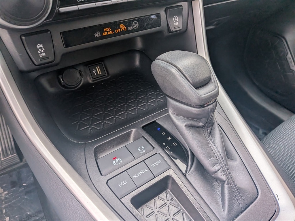 Thumbnail: 2025 Toyota RAV4 - 20