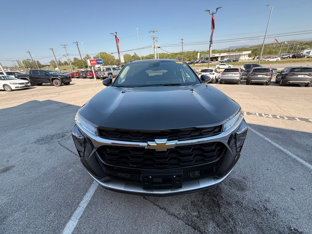 Thumbnail: 2025 Chevrolet Trax - 2