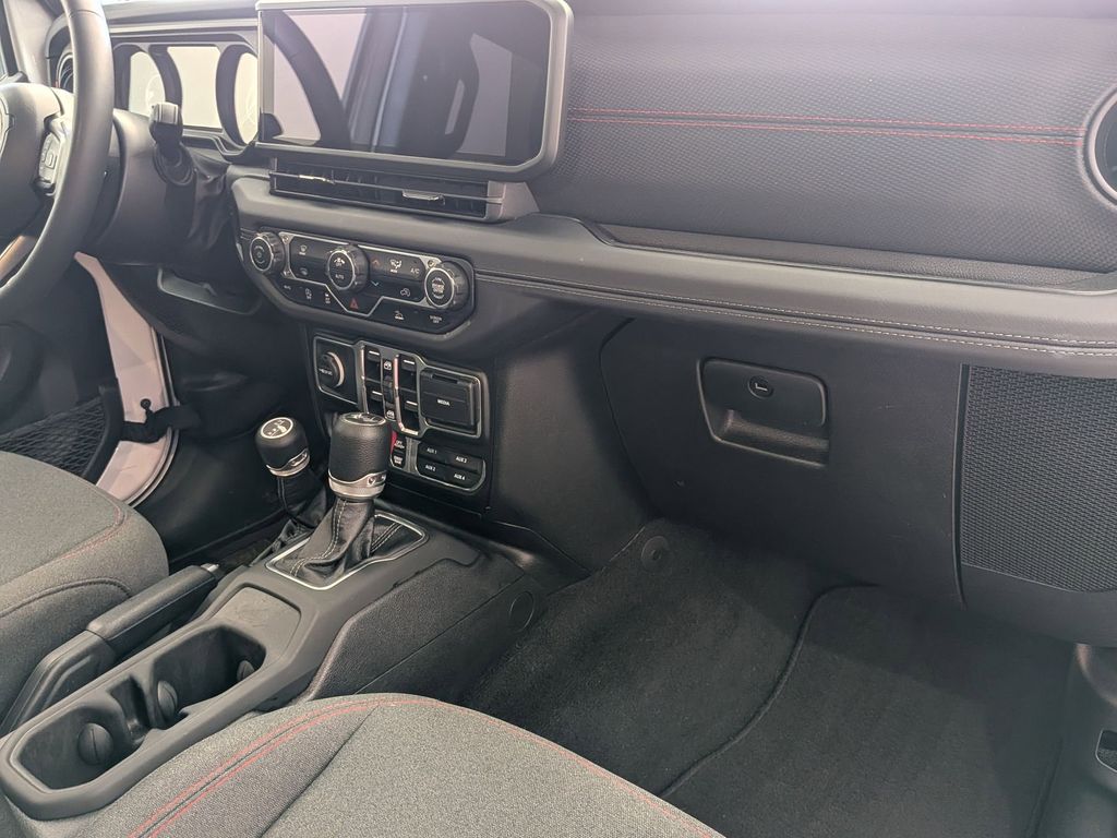 Thumbnail: 2025 Jeep Wrangler - 25