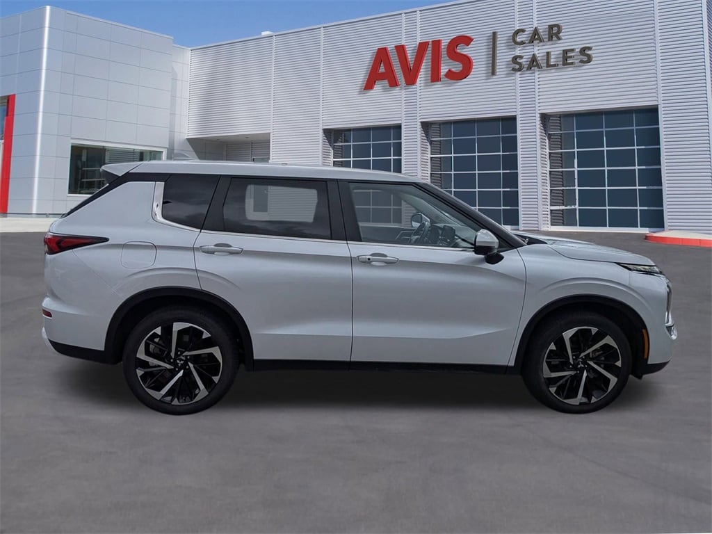 Thumbnail: 2024 Mitsubishi Outlander - 5