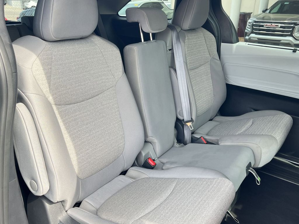 Thumbnail: 2025 Toyota Sienna - 30