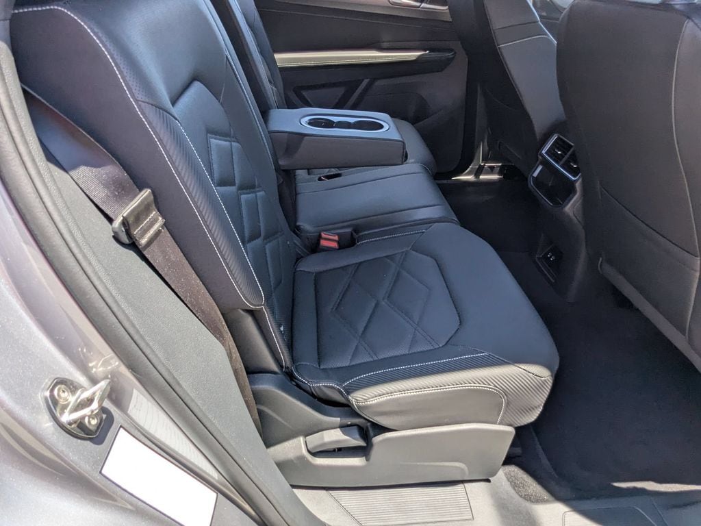 2025 Volkswagen Atlas Cross Sport SE w/Tech - Photo 30