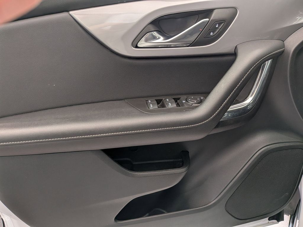 Thumbnail: 2025 Chevrolet Blazer - 9