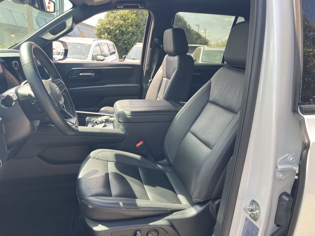 Thumbnail: 2025 Chevrolet Tahoe - 22