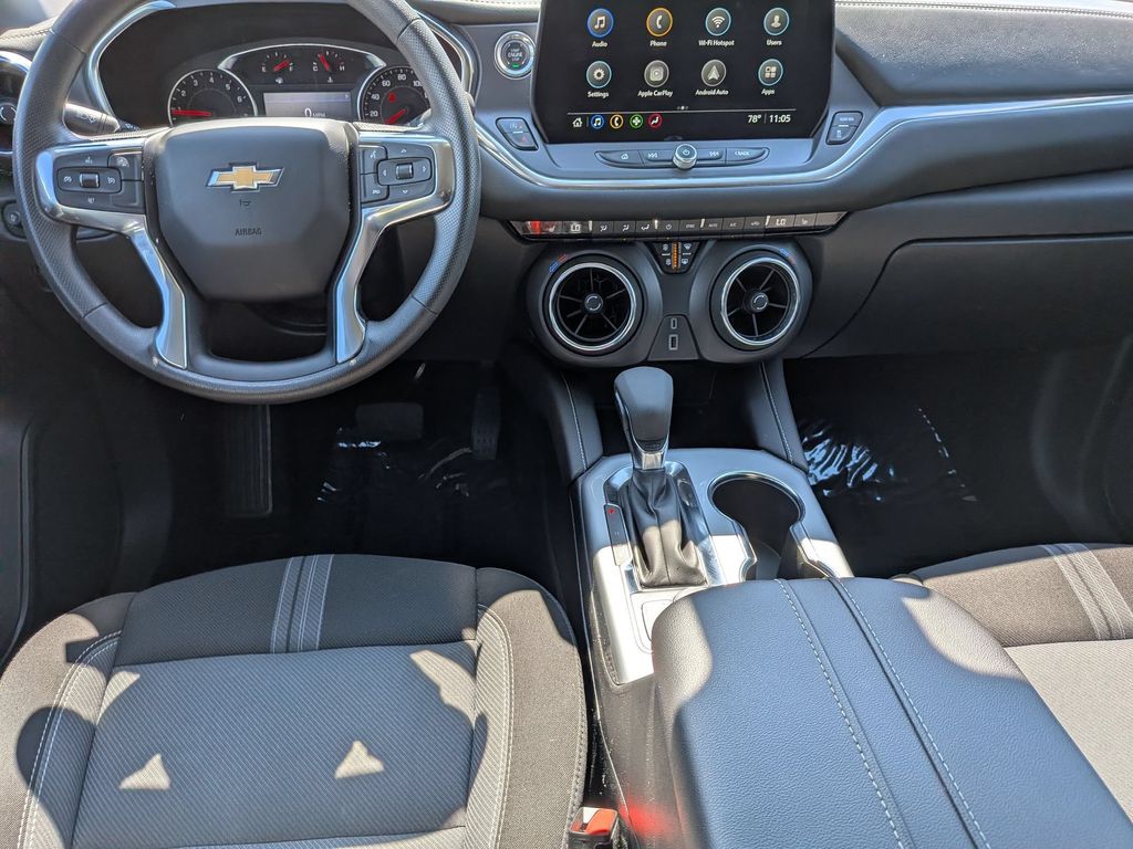 Thumbnail: 2025 Chevrolet Blazer - 25
