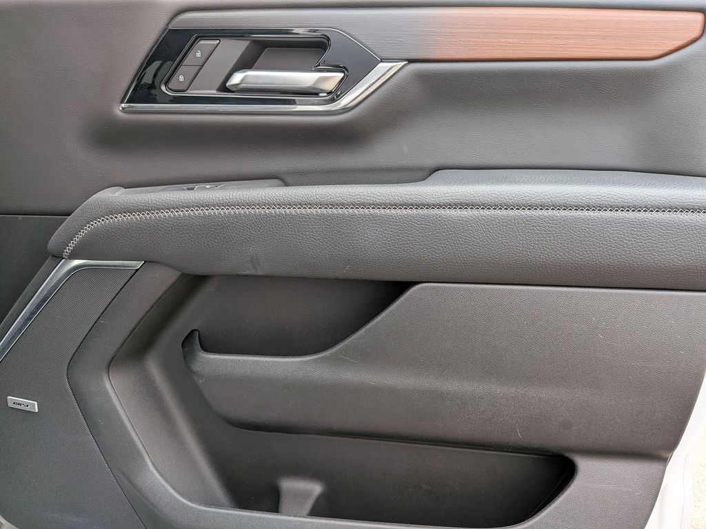 Thumbnail: 2025 GMC Yukon - 32