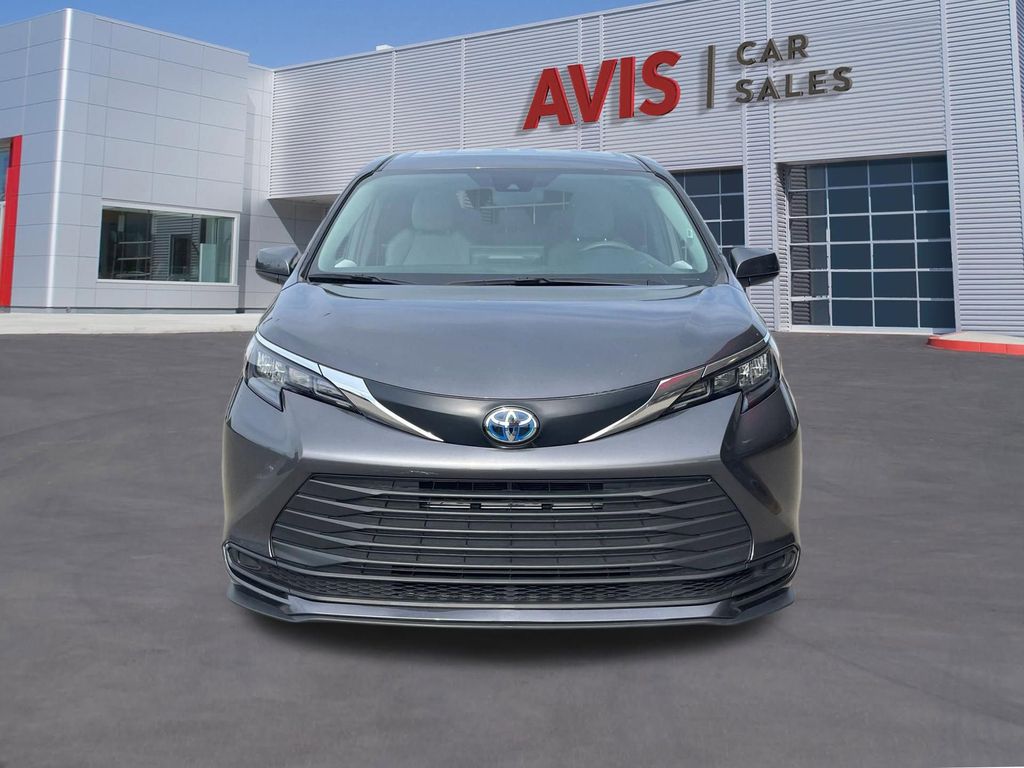 Thumbnail: 2025 Toyota Sienna - 2