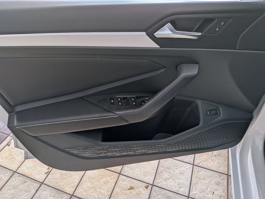 2025 Volkswagen Jetta Sport - Photo 14