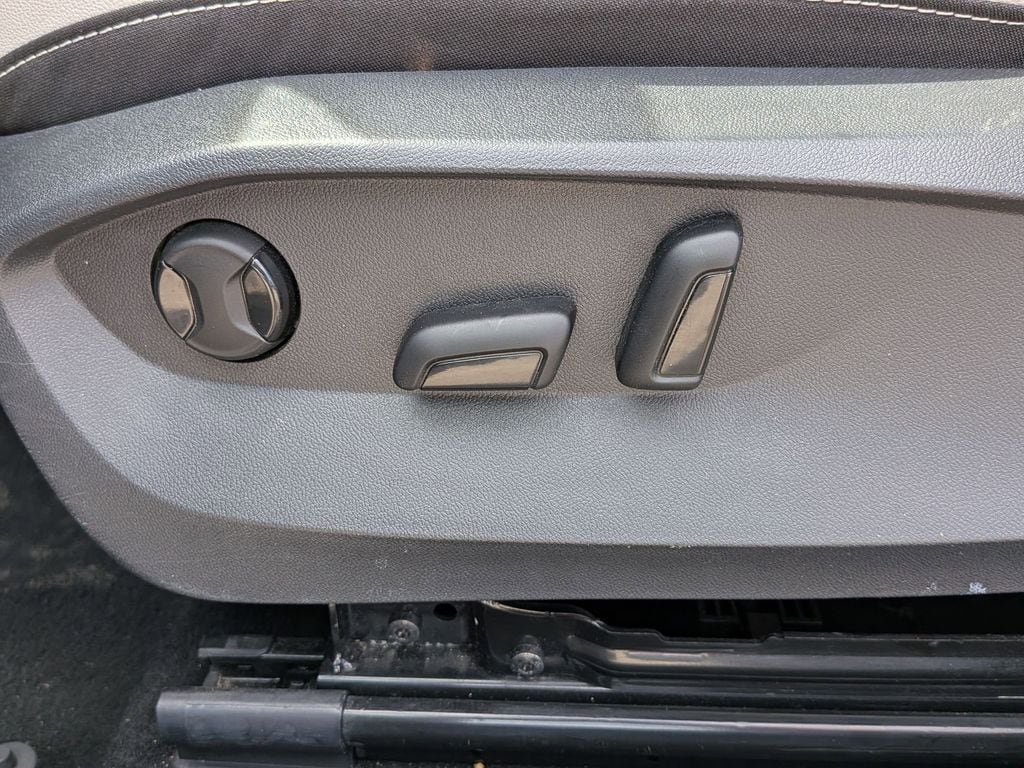 Thumbnail: 2025 Volkswagen Taos - 14