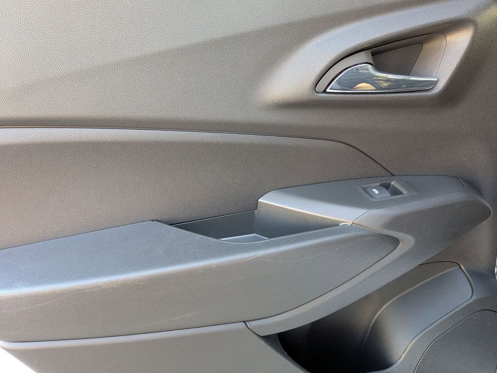 Thumbnail: 2025 Chevrolet Trax - 24