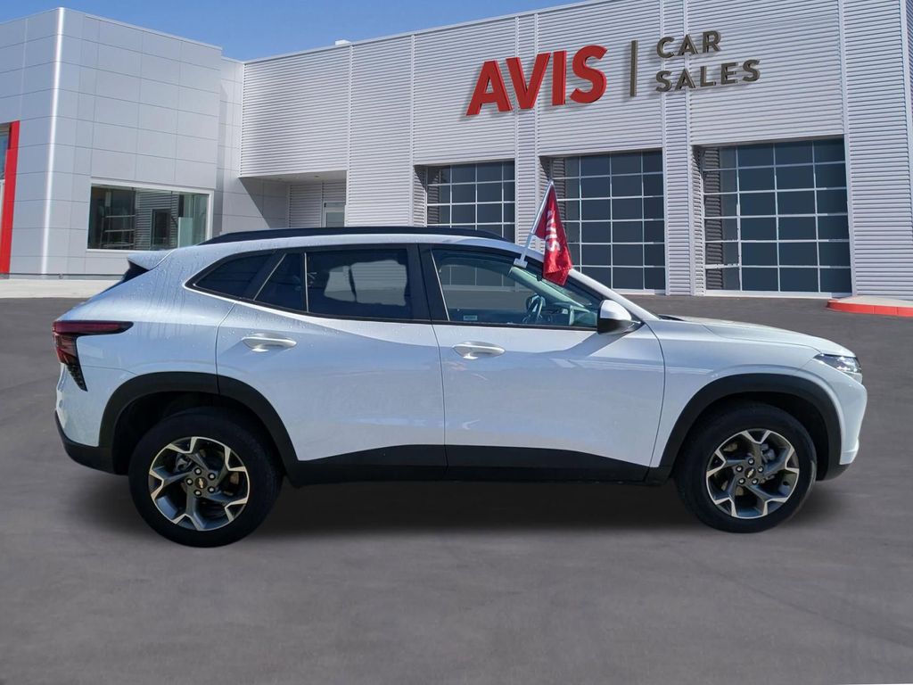 Thumbnail: 2025 Chevrolet Trax - 5