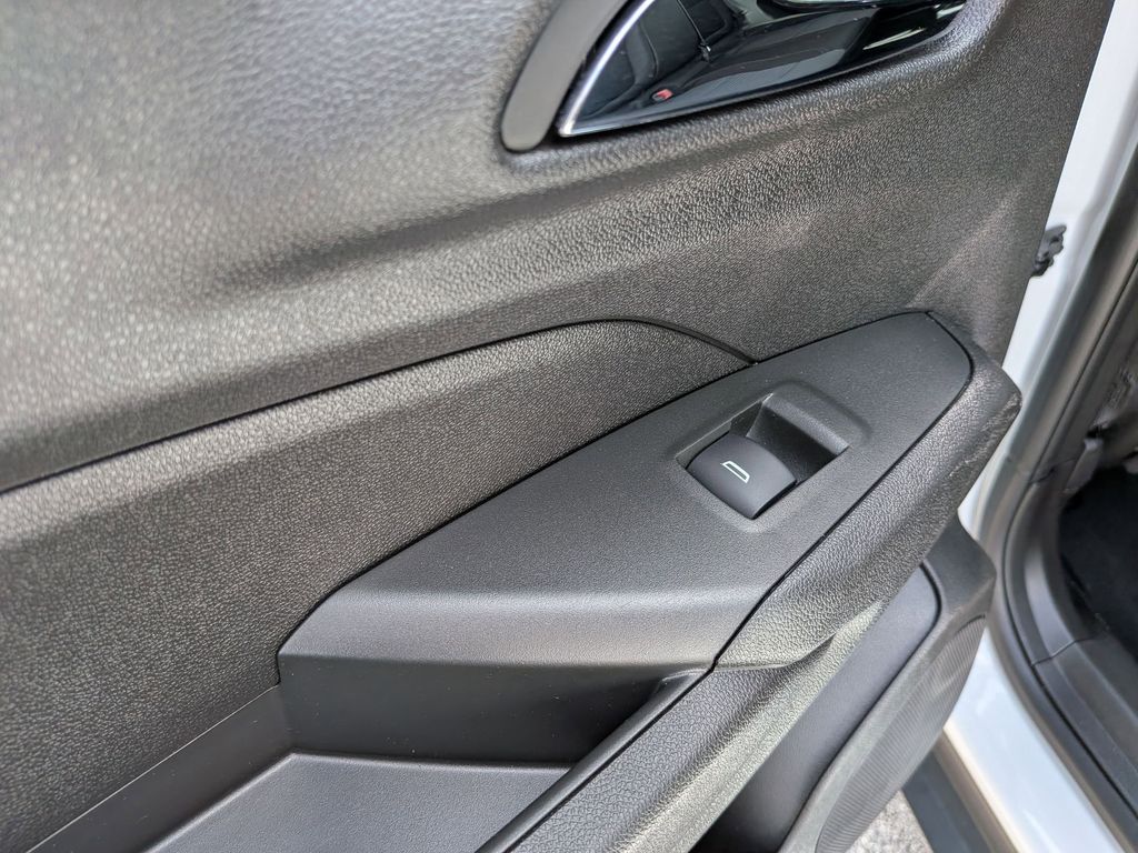 Thumbnail: 2025 Chevrolet Trax - 24
