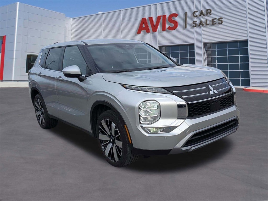 Thumbnail: 2025 Mitsubishi Outlander - 3