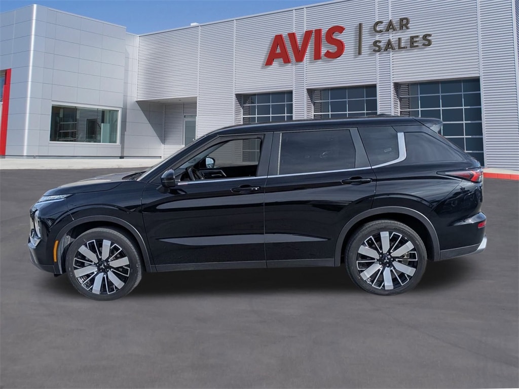 Thumbnail: 2025 Mitsubishi Outlander - 10