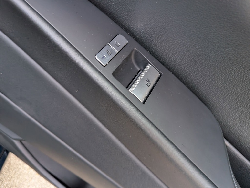 Thumbnail: 2023 Genesis G80 - 32