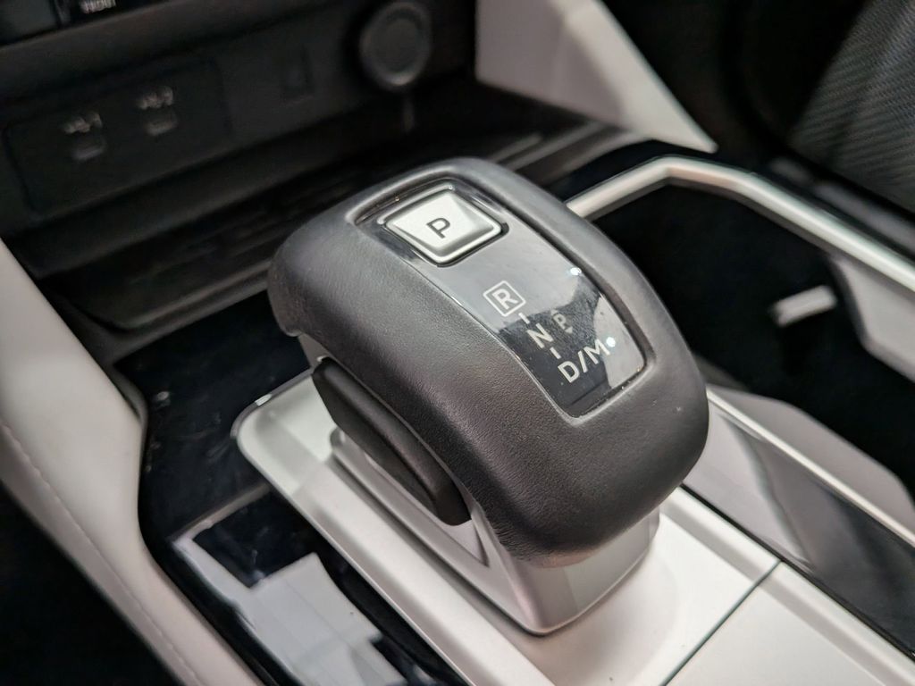 Thumbnail: 2025 Mitsubishi Outlander - 16