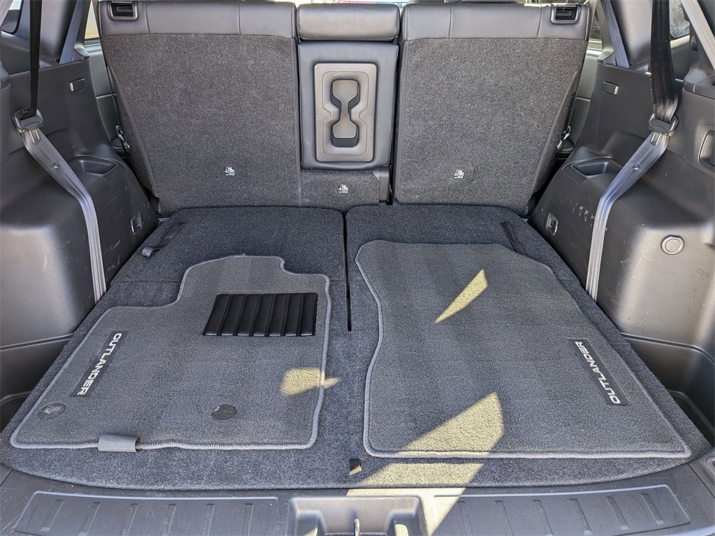 Thumbnail: 2025 Mitsubishi Outlander - 25