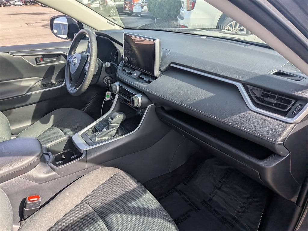 Thumbnail: 2025 Toyota RAV4 - 32