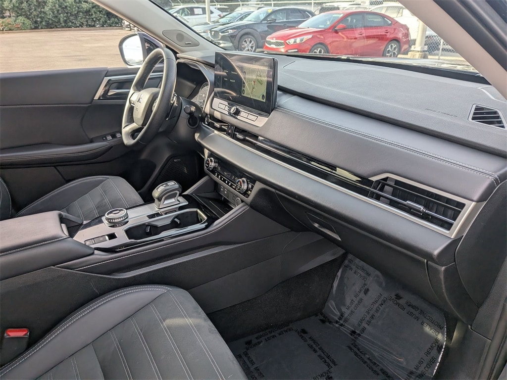 Thumbnail: 2025 Mitsubishi Outlander - 31