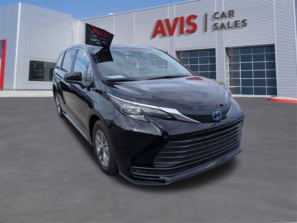 Thumbnail: 2025 Toyota Sienna - 3