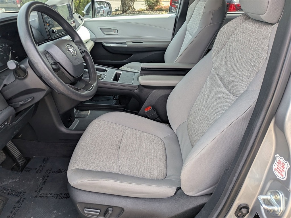 Thumbnail: 2025 Toyota Sienna - 17