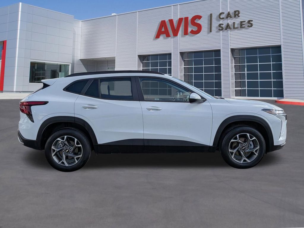 Thumbnail: 2025 Chevrolet Trax - 5