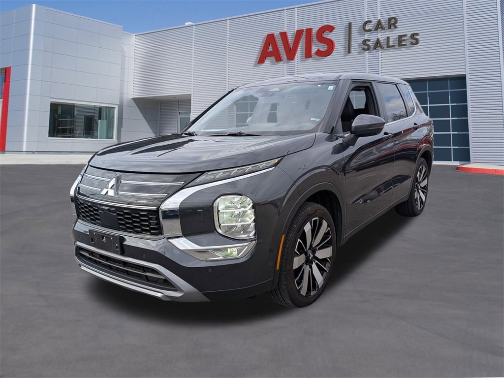 2025 Mitsubishi Outlander SE's photo