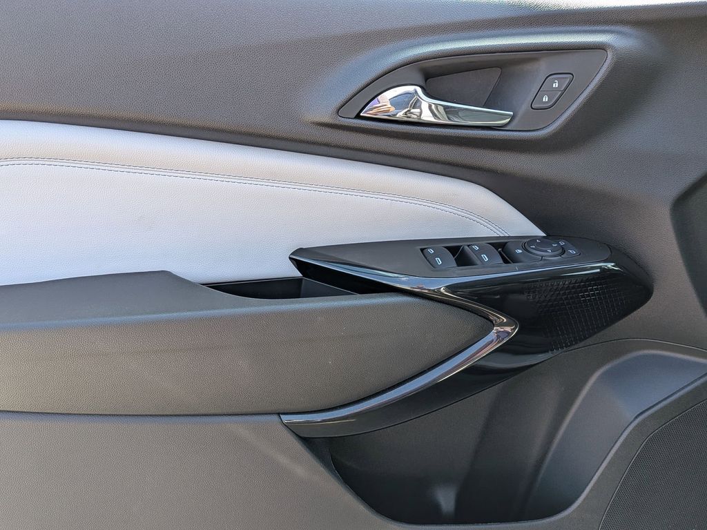 Thumbnail: 2025 Chevrolet Trax - 11