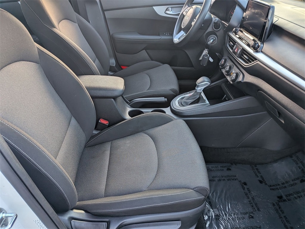 Thumbnail: 2024 Kia Forte - 32