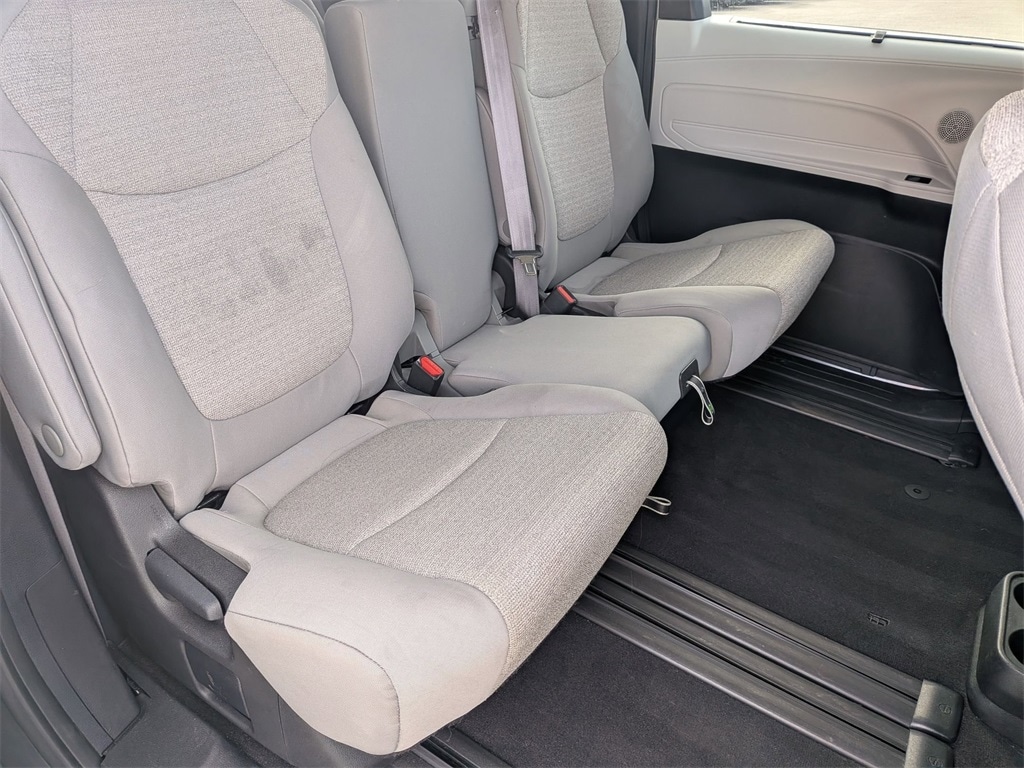 Thumbnail: 2025 Toyota Sienna - 26