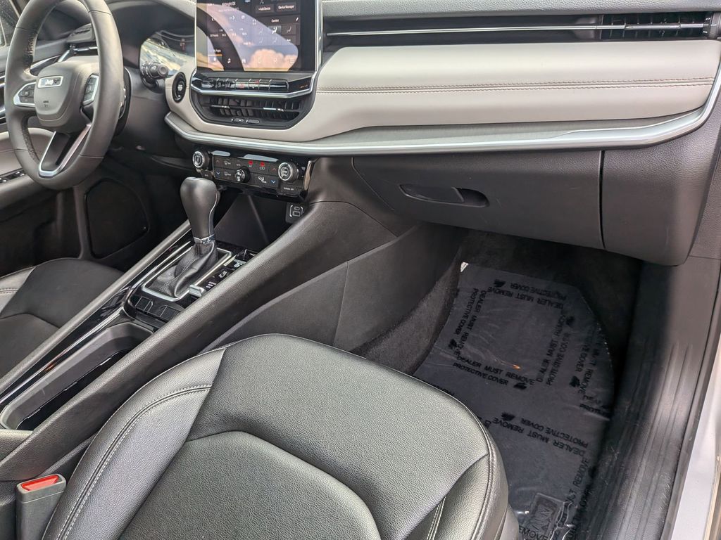 Thumbnail: 2025 Jeep Compass - 32