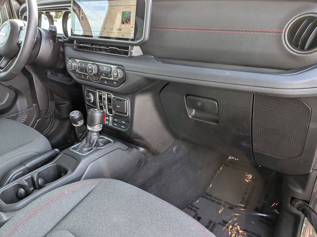 Thumbnail: 2025 Jeep Wrangler - 30