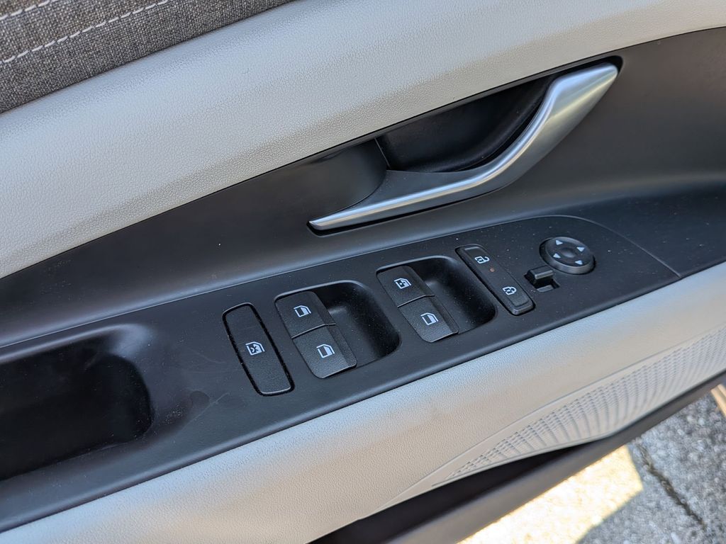 Thumbnail: 2025 Hyundai Elantra - 13