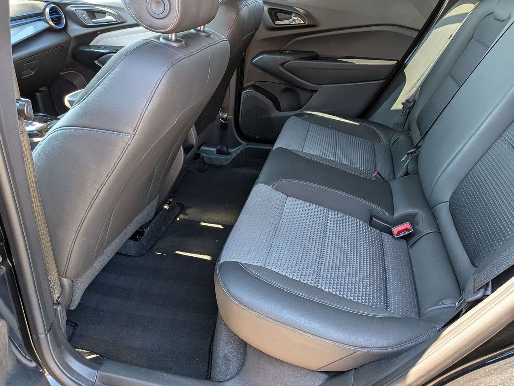 Thumbnail: 2025 Chevrolet Trax - 27